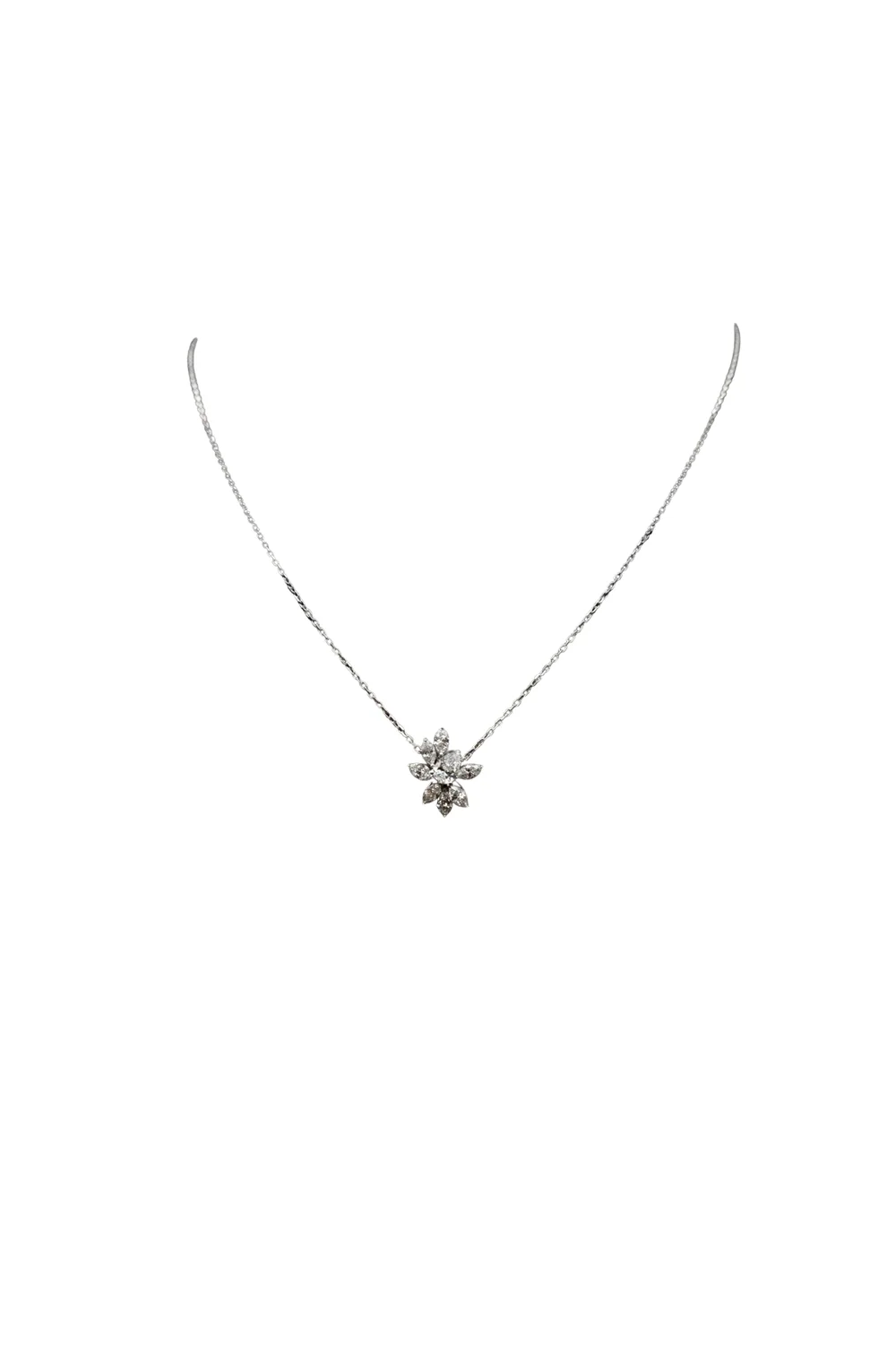 0,66 KARAT ÇİÇEK TASARIM PIRLANTA KOLYE